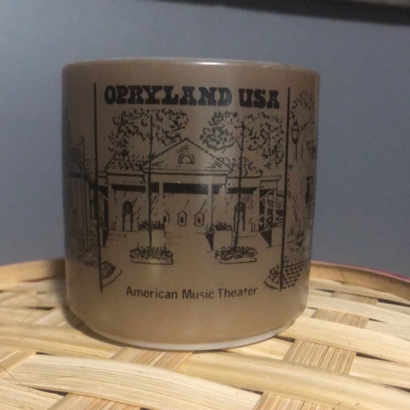Vintage Opryland Nashville  USA federal brown milk glass mug, cup - Picture 1 of 9